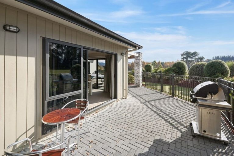 Photo of property in 122 Kinloch Road, Kinloch, Taupo, 3377