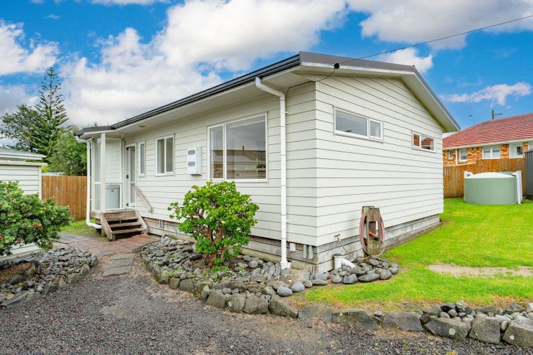 Photo of property in 3 Poto Street, Te Atatu South, Auckland, 0610