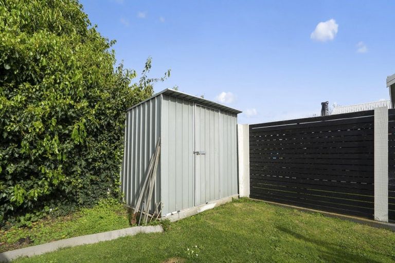 Photo of property in 12 Ruru Place, Levin, 5510