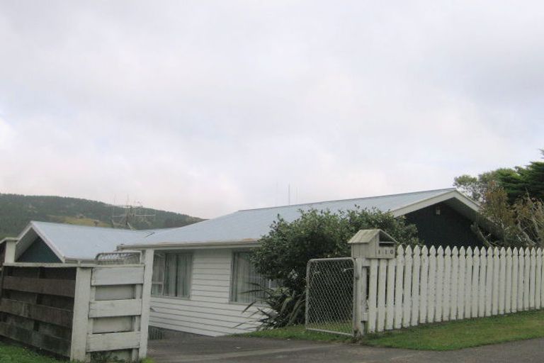 Photo of property in 110 Taylor Terrace, Tawa, Wellington, 5028