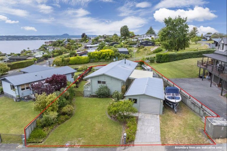 Photo of property in 19 Shera Street, Acacia Bay, Taupo, 3330