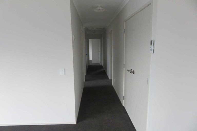 Photo of property in 15 Sinead Court, Grandview Heights, Hamilton, 3200