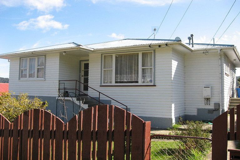 Photo of property in 5 Pollard Street, Wainuiomata, Lower Hutt, 5014