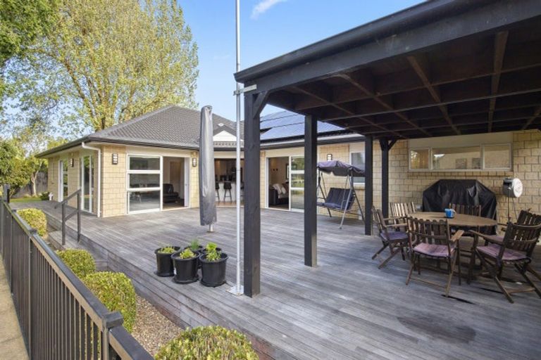 Photo of property in 24 Glencairn Place, Buckland, Pukekohe, 2677