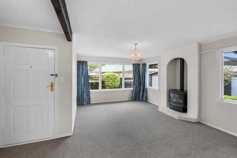 Photo of property in 77 Farquhars Road, Redwood, Christchurch, 8051