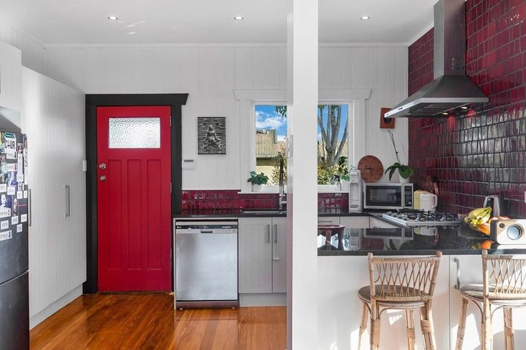 Photo of property in 4078a Great North Road, Glen Eden, Auckland, 0602