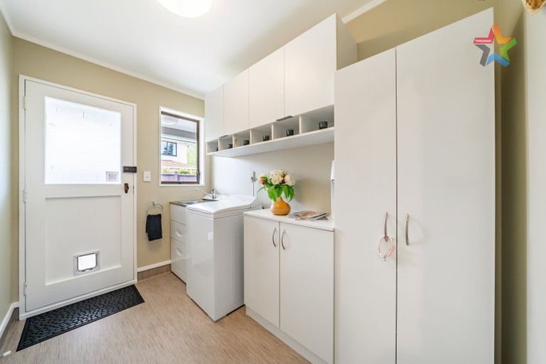 Photo of property in 25 Waddington Drive, Naenae, Lower Hutt, 5011