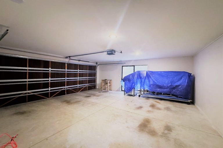 Photo of property in 21 Springvale Drive, Fairview Heights, Auckland, 0632