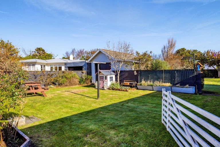 Photo of property in 37 Dixon Avenue, Hawera, 4610