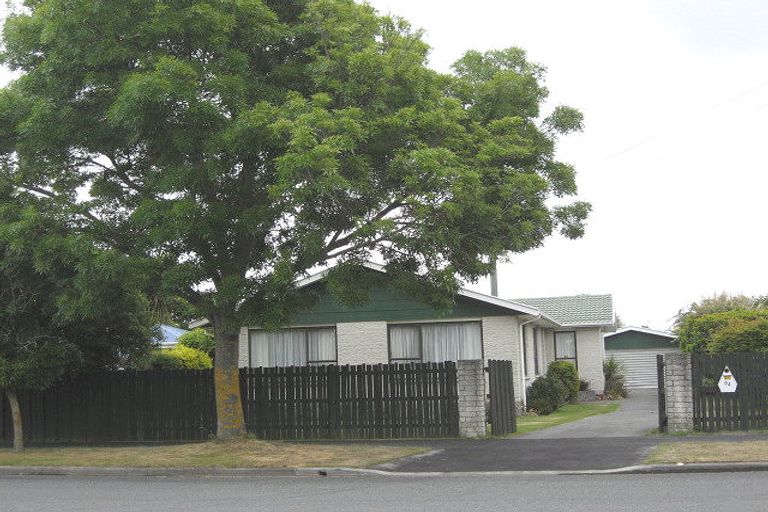 Photo of property in 64 Inwoods Road, Parklands, Christchurch, 8083