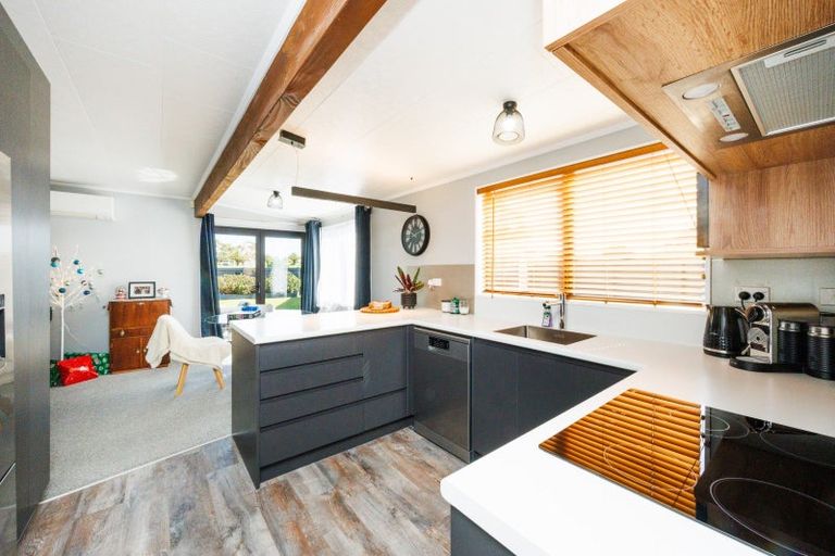 Photo of property in 20 Cargill Grove, Kelvin Grove, Palmerston North, 4414