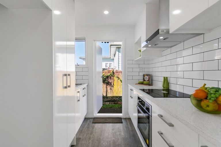 Photo of property in 2/42 Kenderdine Road, Papatoetoe, Auckland, 2025