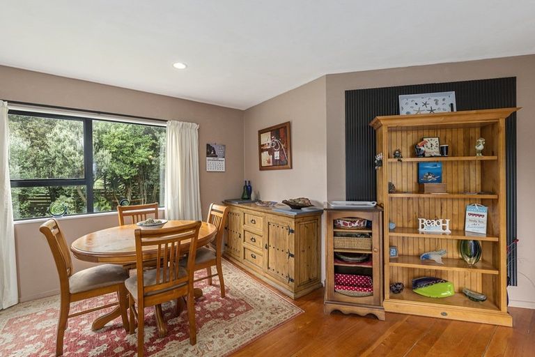 Photo of property in 13 Sylvia Way, Te Horo Beach, Otaki, 5581