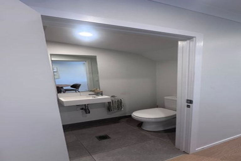 Photo of property in 8 Wharara Lane, Massey, Auckland, 0614