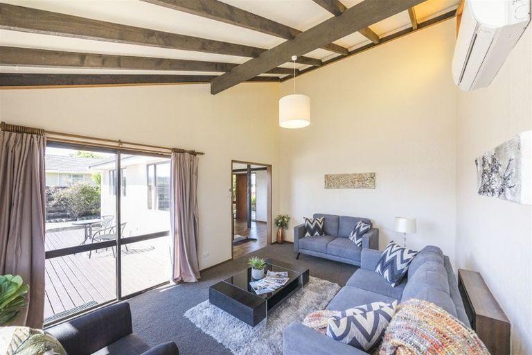 Photo of property in 6 Adams Place, Kelvin Grove, Palmerston North, 4414