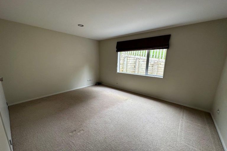 Photo of property in 15 Bintulu Place, Fairview Heights, Auckland, 0632