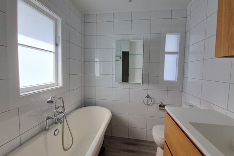 Photo of property in 107 Moa Road, Point Chevalier, Auckland, 1022