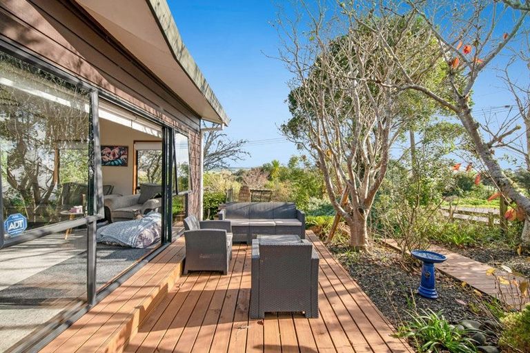 Photo of property in 2 Hand Road, Helensville, 0800