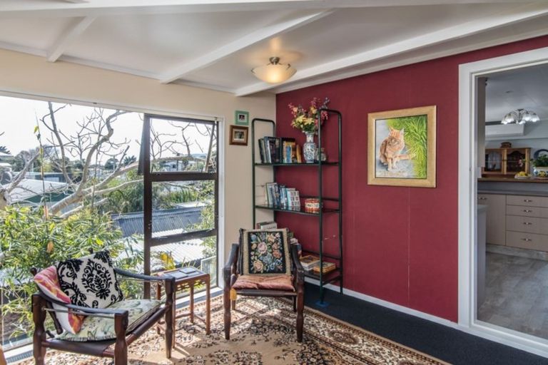 Photo of property in 91 Renown Road, Raumati South, Paraparaumu, 5032