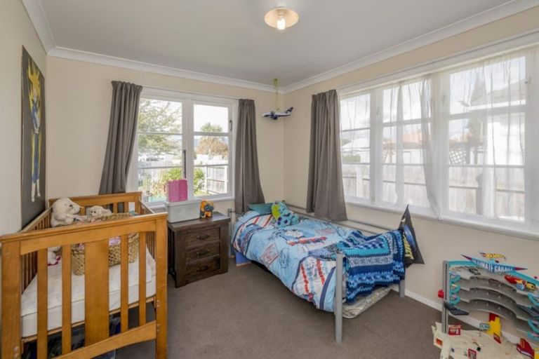 Photo of property in 26 Goldsmith Crescent, Levin, 5510