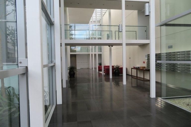 Photo of property in Sanctum Apartment, 10 Ebor Street, Te Aro, Wellington, 6011