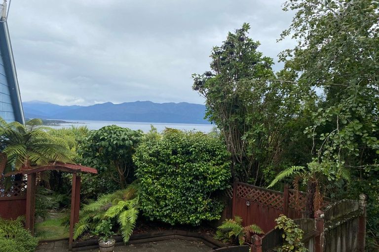 Photo of property in 17 Ivy Terrace, Moana, 7872