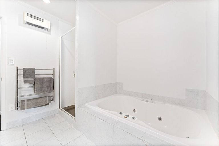 Photo of property in 10 Ballini Rise, West Harbour, Auckland, 0618