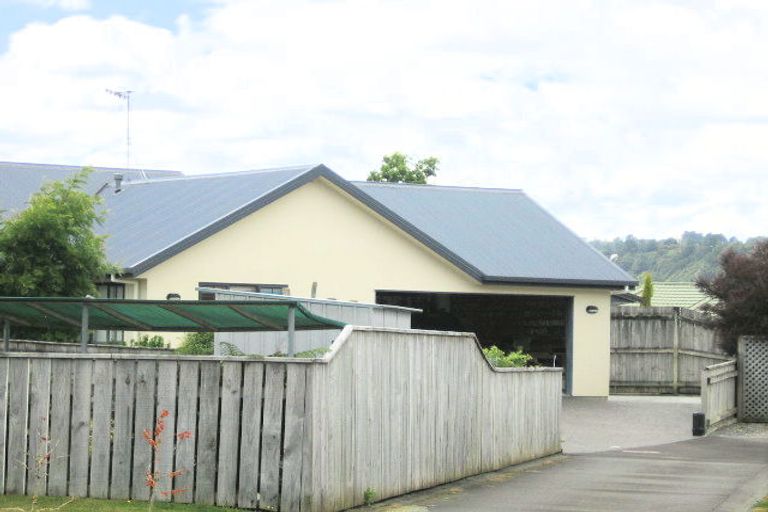 Photo of property in 10 Carlow Grove, Birchville, Upper Hutt, 5018