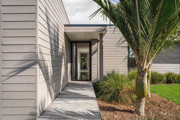 Photo of property in 2 Shearwater Lane, Point Wells, 0986