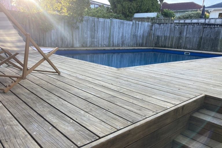 Photo of property in 7 Martin Crescent, Northcote, Auckland, 0627