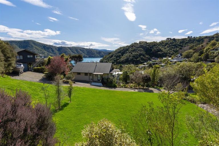 Photo of property in 19 Amelia Crescent, Waikawa, Picton, 7220