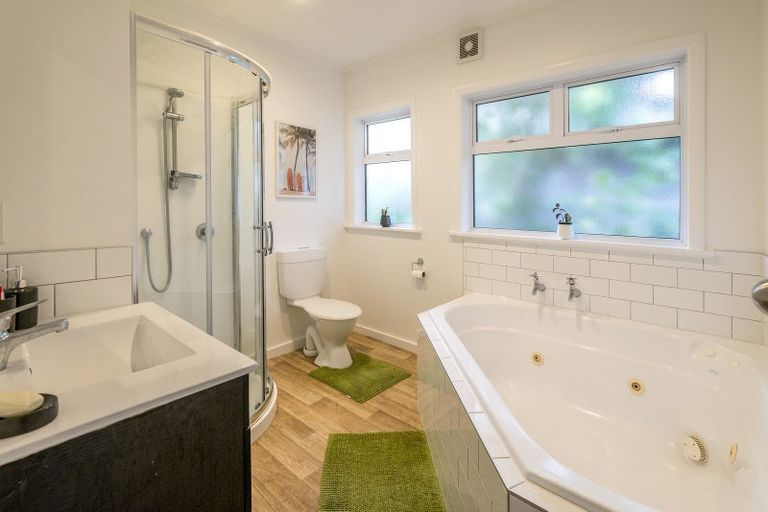 Photo of property in 17 Ruru Street, Waikanae, 5036