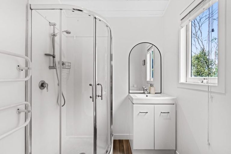 Photo of property in 141 Matipo Road, Te Atatu Peninsula, Auckland, 0610