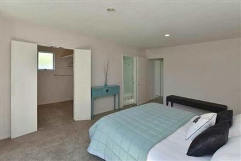 Photo of property in 2/136 Memorial Avenue, Burnside, Christchurch, 8053