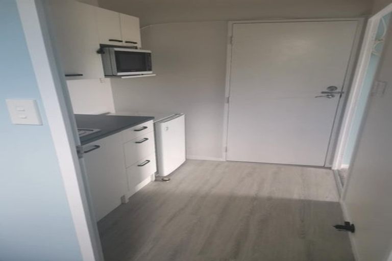 Photo of property in 10c Earl Road, Titirangi, Auckland, 0604