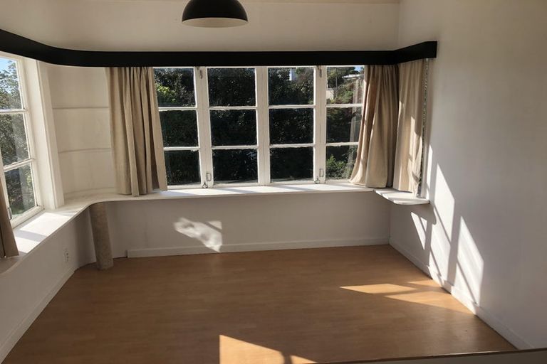 Photo of property in 18 Collins Avenue, Tawa, Wellington, 5028