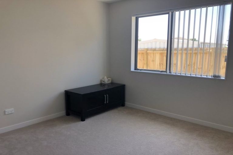 Photo of property in 1 Te Aramanu Crescent, Papakura, 2110