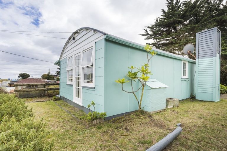 Photo of property in 670 Waitarere Beach Road, Waitarere Beach, Levin, 5510