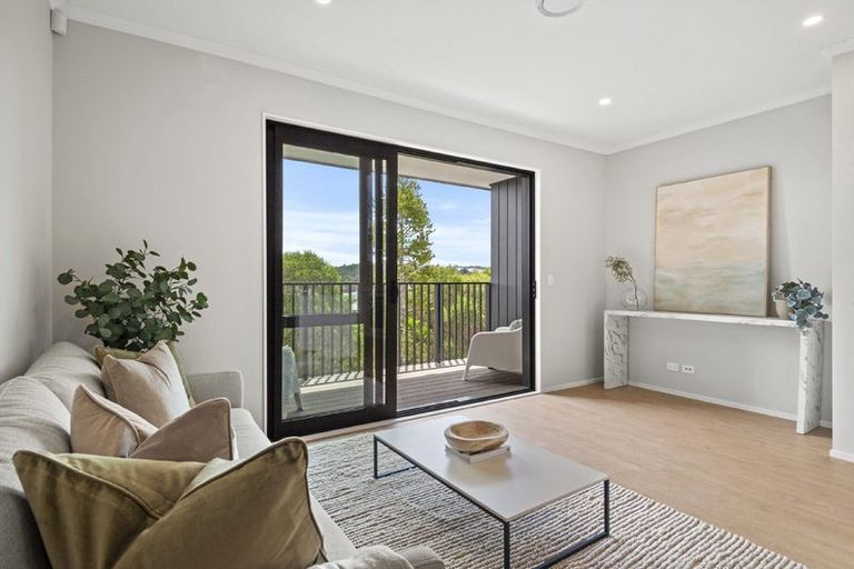 Photo of property in 5/1 Parapara Place, Albany, 0632