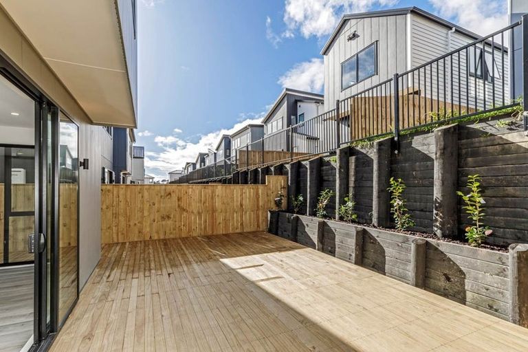 Photo of property in 29 Bronzewater Drive, Silverdale, 0932