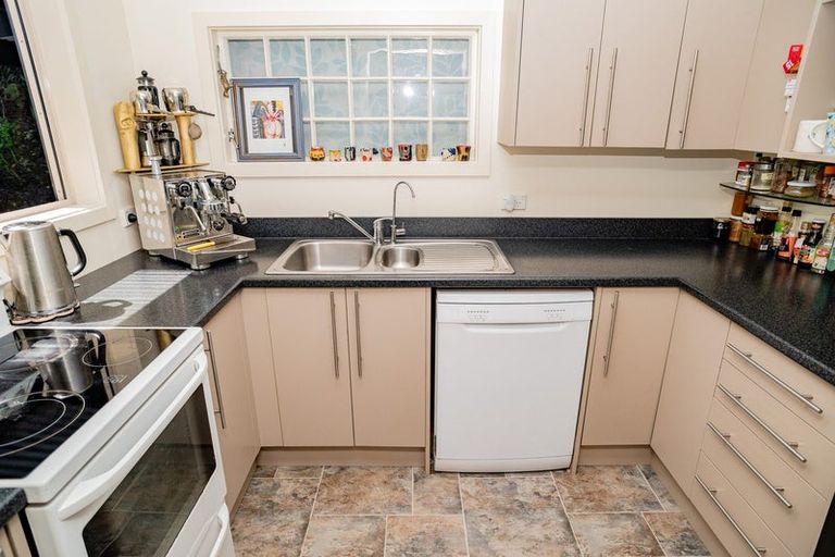 Photo of property in 50 Oxford Terrace, Coromandel, 3506