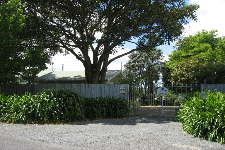 Photo of property in 272 Waihoehoe Road, Drury, 2577