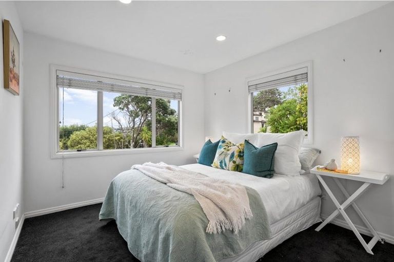 Photo of property in 1/25 Churchill Road, Murrays Bay, Auckland, 0630