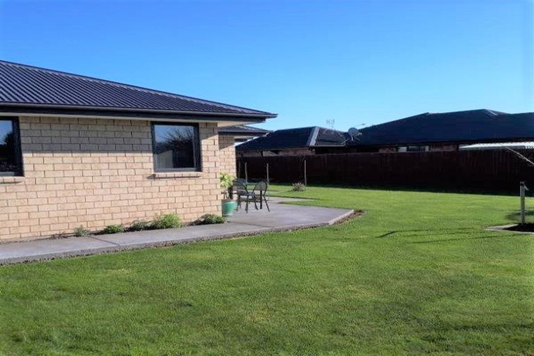 Photo of property in 8 Wattle Lane, Rangiora, 7400