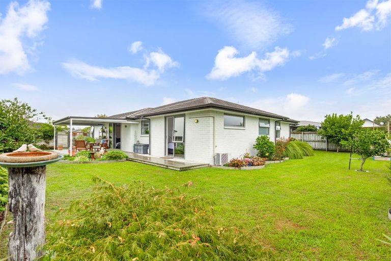 Photo of property in 13 Robert Might Road, Kumeu, 0810