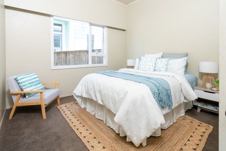 Photo of property in 192 Sutherland Road, Lyall Bay, Wellington, 6022