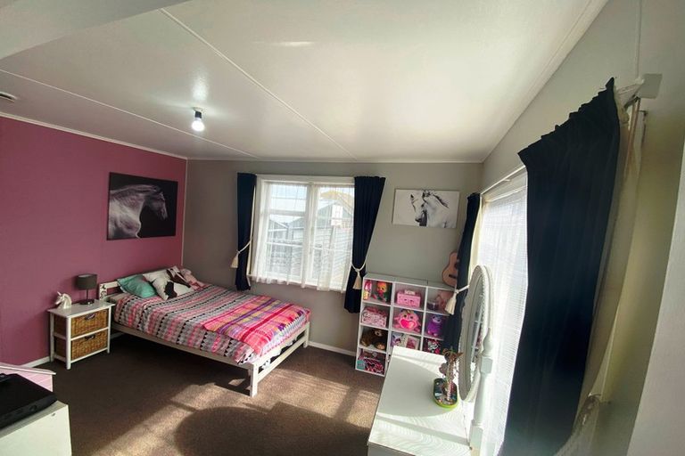 Photo of property in 74 Tauhuri Street, Manaia, 4612