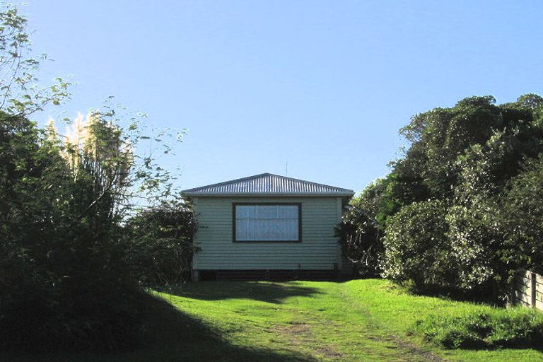 Photo of property in 5 Napier Grove, Waikanae Beach, Waikanae, 5036