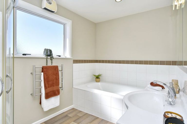 Photo of property in 910 Avonside Drive, Avondale, Christchurch, 8061