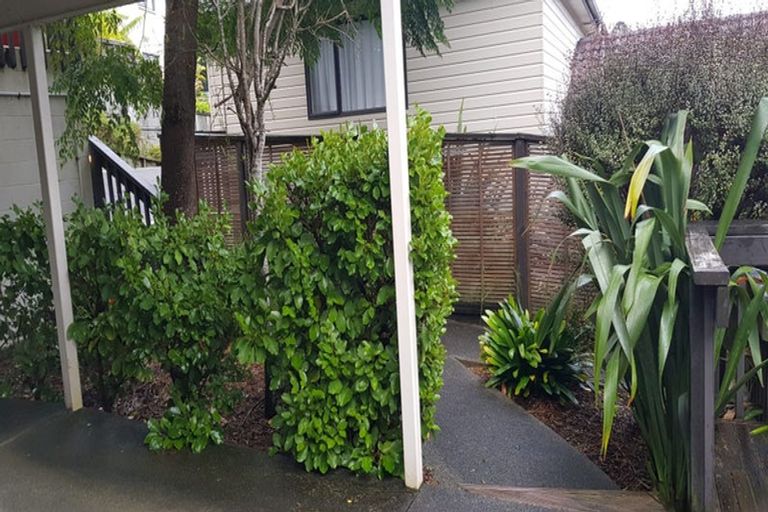 Photo of property in 8c Schnapper Rock Road, Schnapper Rock, Auckland, 0632